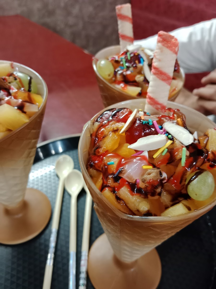 Yaadgar (Ice Bar, Juice Corner & Karachi Biryani)