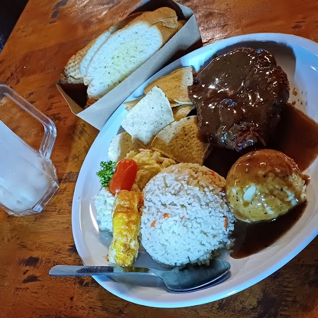 Nasi Goreng N Chiken Chop