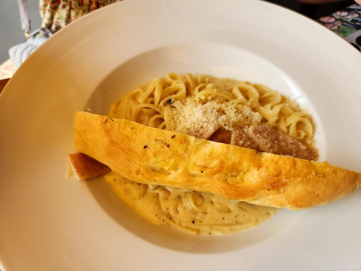 Celia's cafe - Photo 7