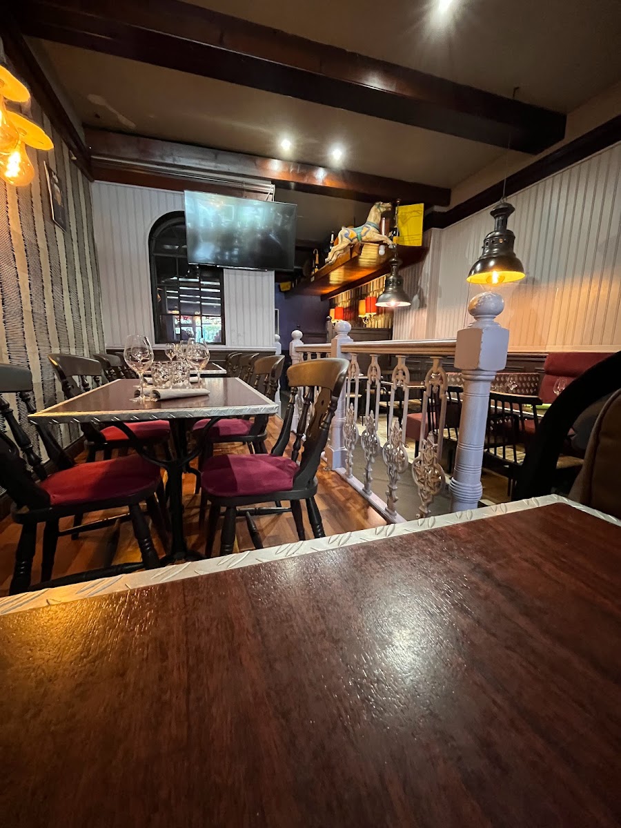 London Dinner's Pub - Photo 7