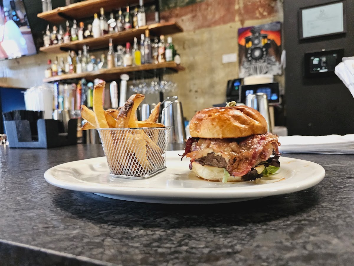 Main Street Gastropub - Photo 3