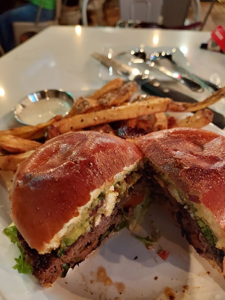 Main Street Gastropub - Photo 7