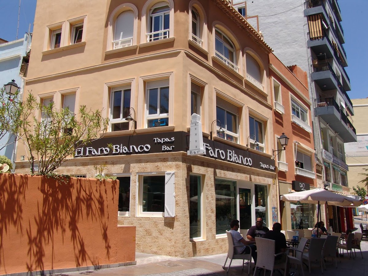 El Faro Blanco - Photo 3
