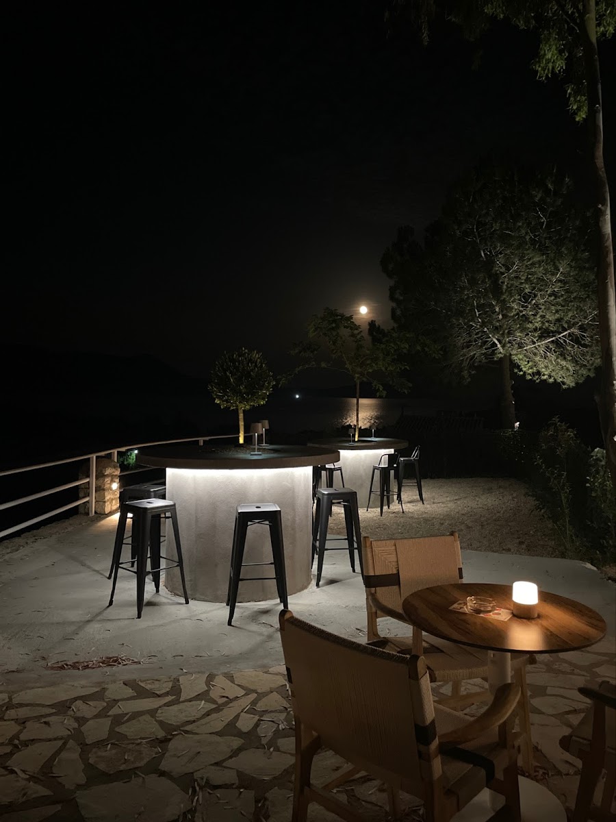 Acro All Day Cafe, Bar & Restaurant