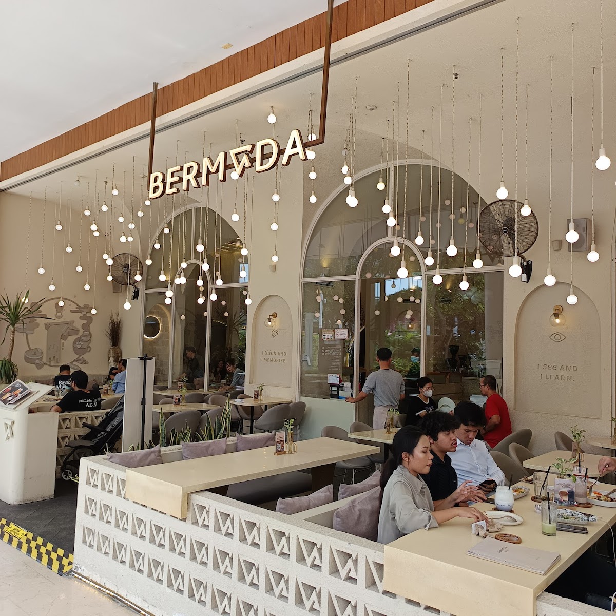 BERMVDA CAFE CENTRAL PARK