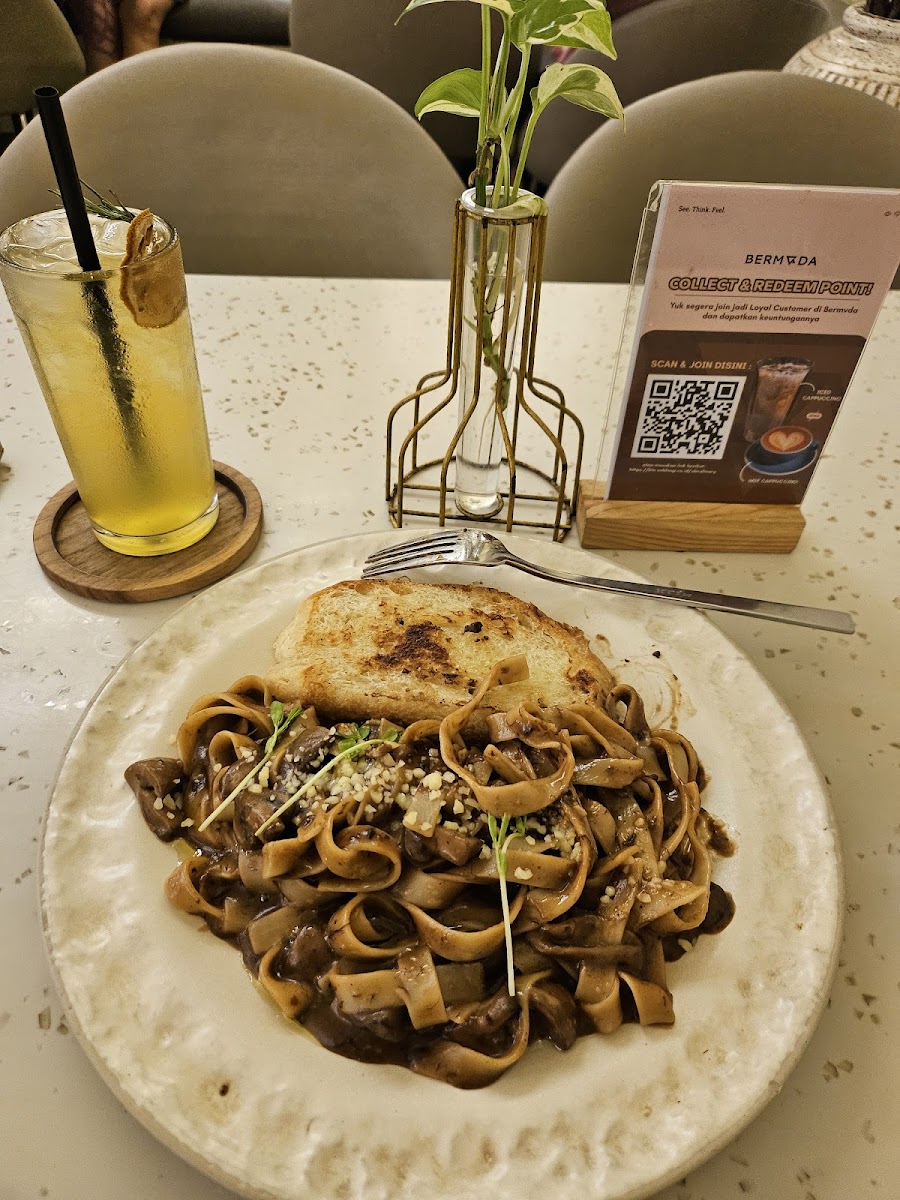 BERMVDA CAFE CENTRAL PARK - Photo 4