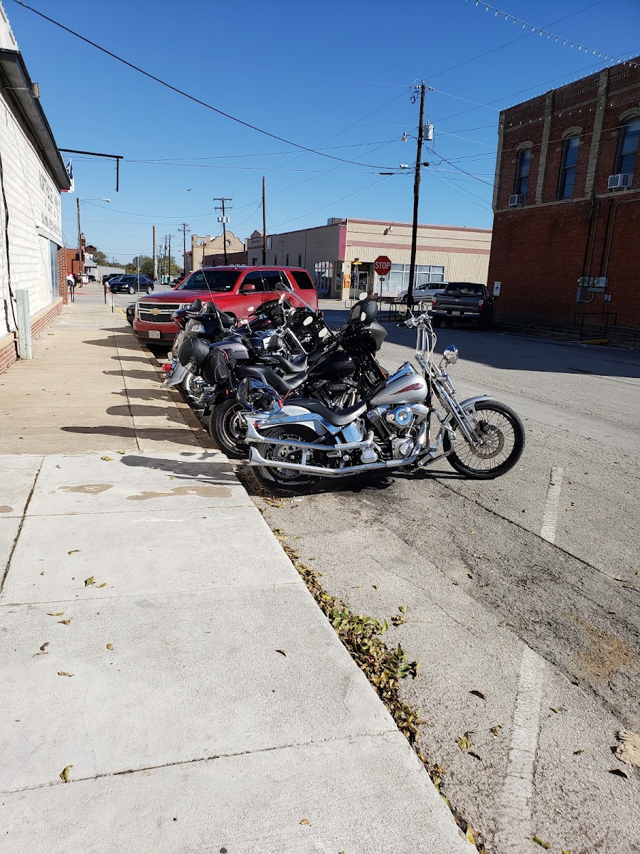 Lilly's Bar & Grill - Photo 4