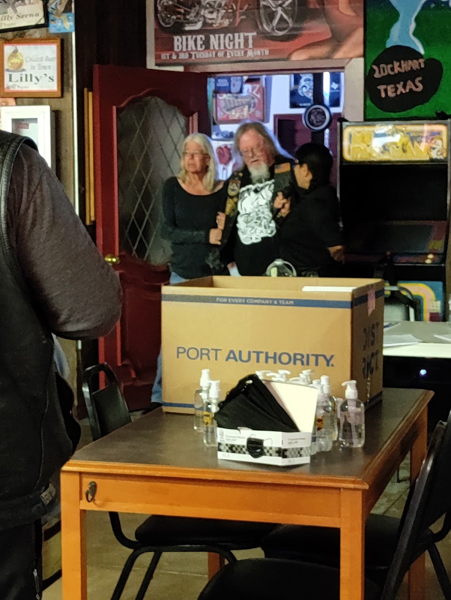 Lilly's Bar & Grill - Photo 6