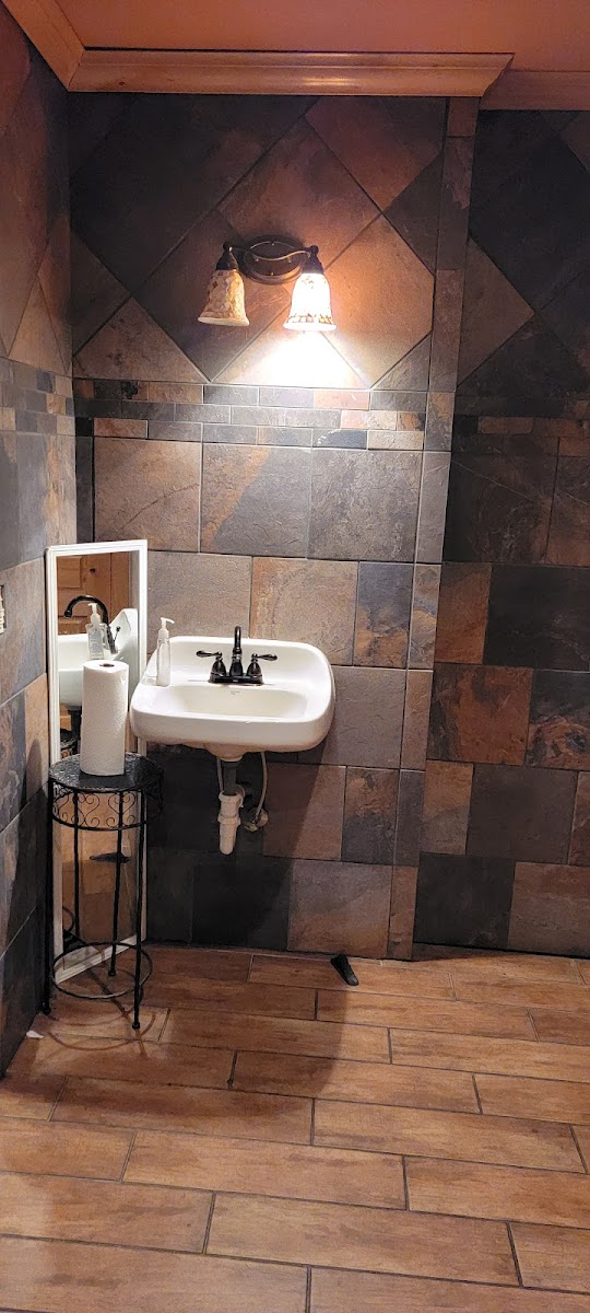 BUNGALOW INN - Photo 3
