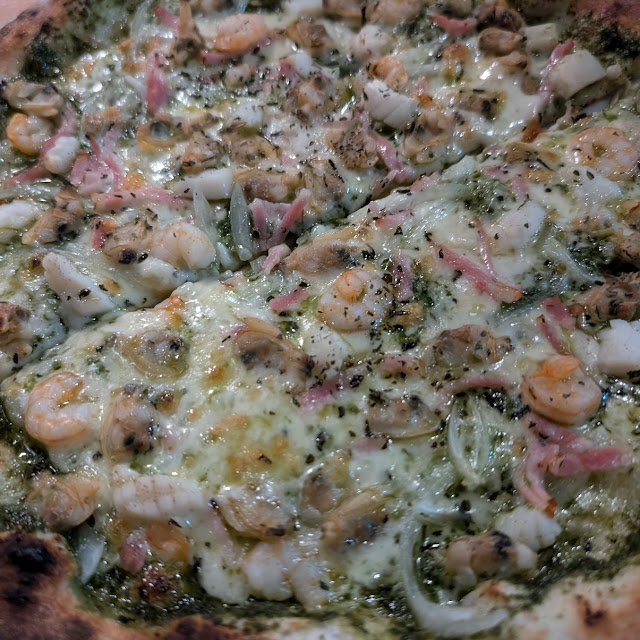 しらすゴルゴンゾーラピザ