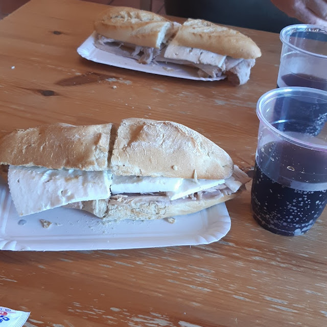 Bocadillo de Pata Con Queso Tierno