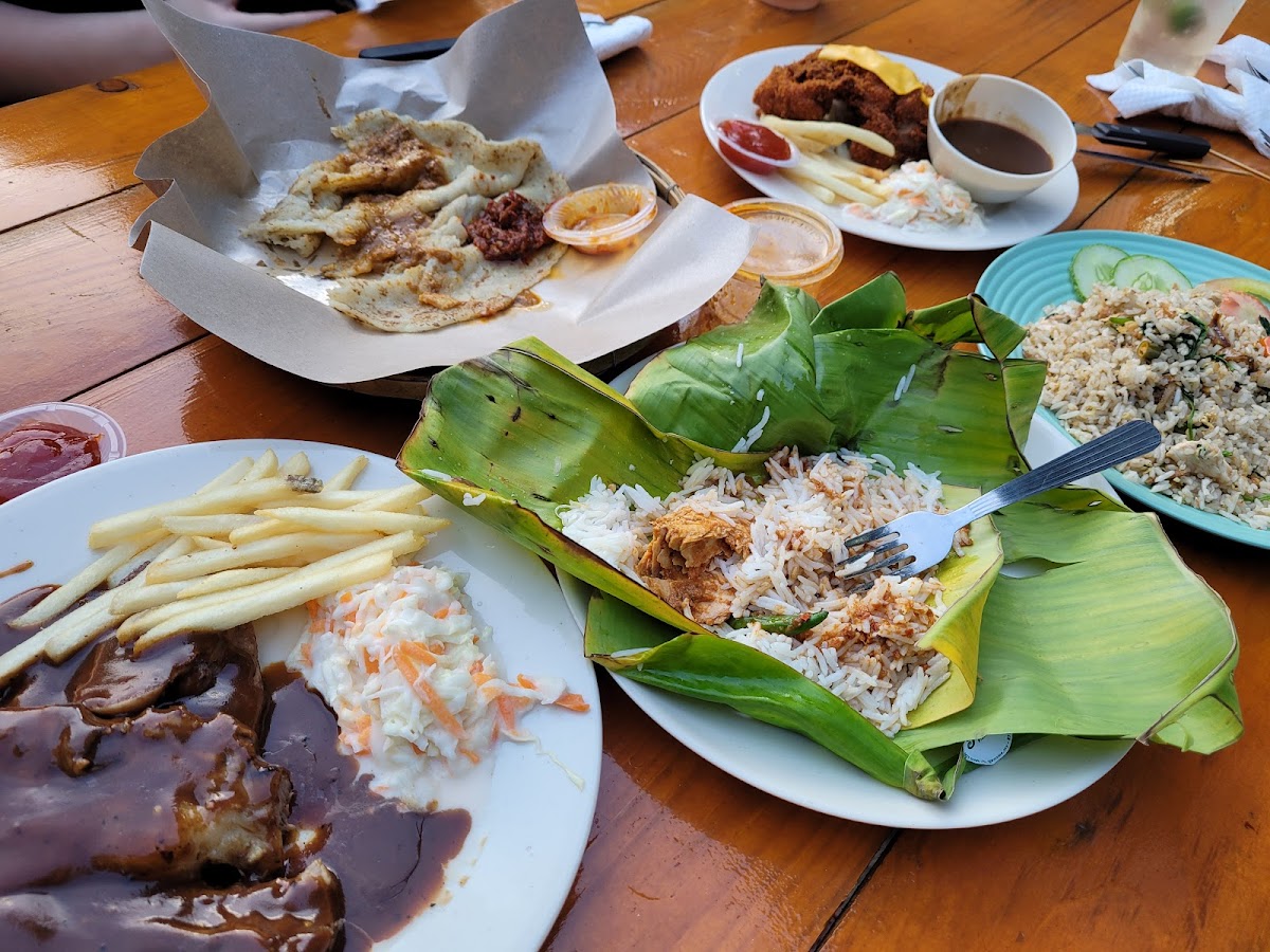 Bukit Dinding Bistro - Photo 1