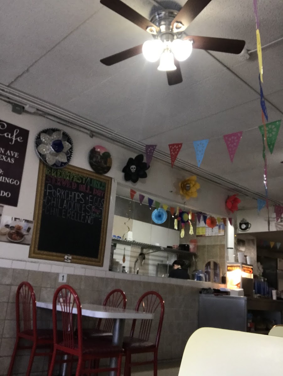 Mago's Cafe - Photo 9