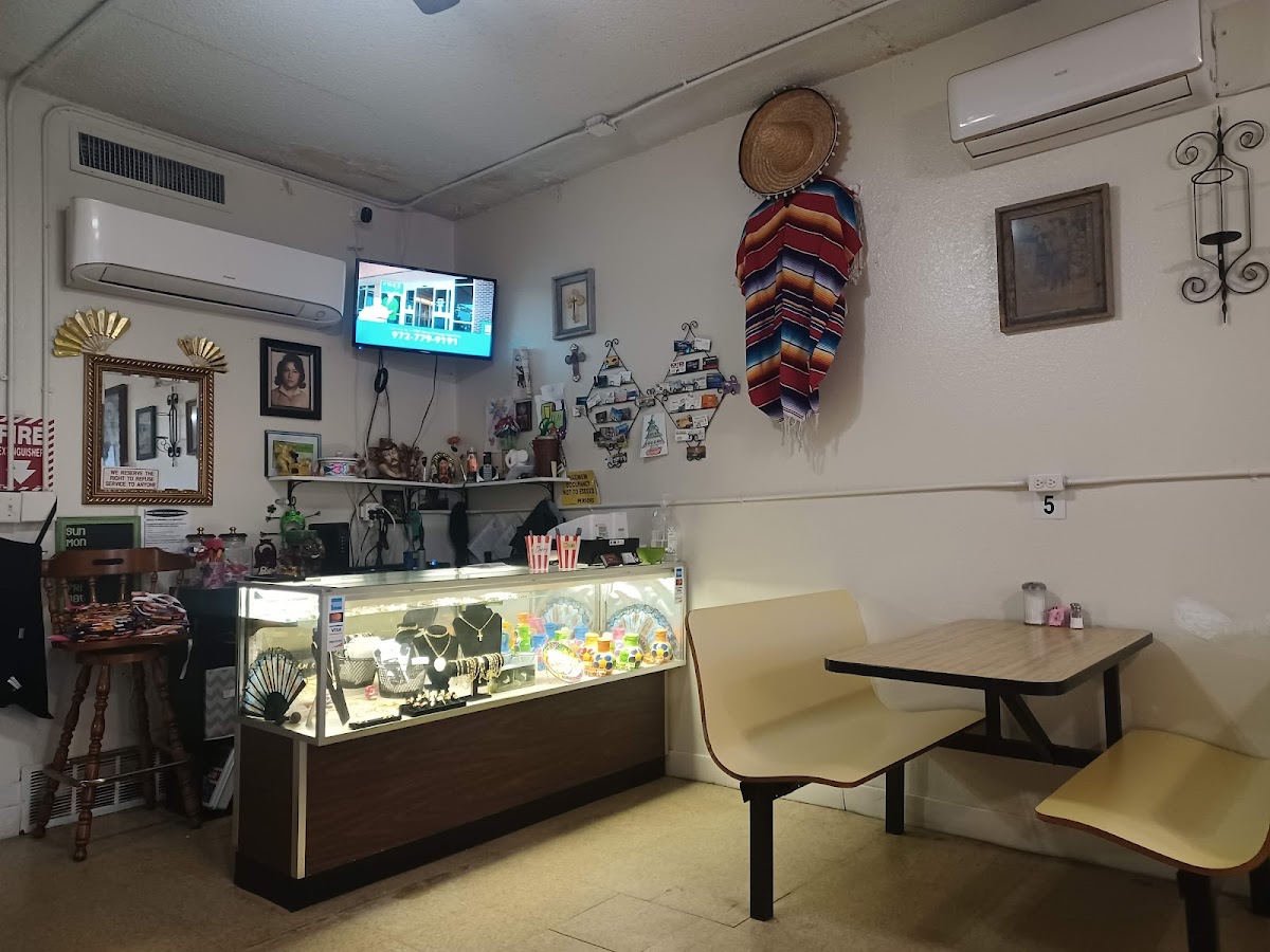 Mago's Cafe - Photo 8