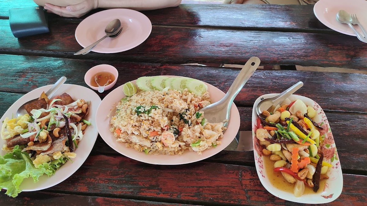 Lom Huan Restaurant - Photo 1