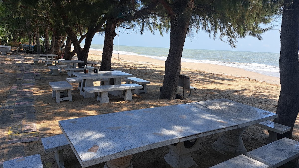 Lom Huan Restaurant - Photo 4