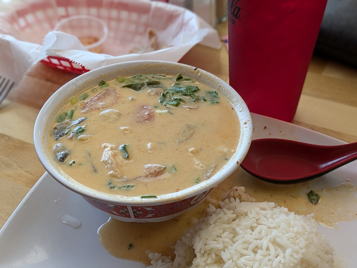 Mam’s Thai Cuisine - Photo 4