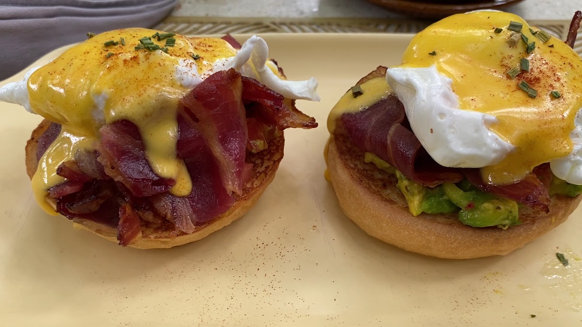 AVOCADO Resto & Cafe - Photo 9