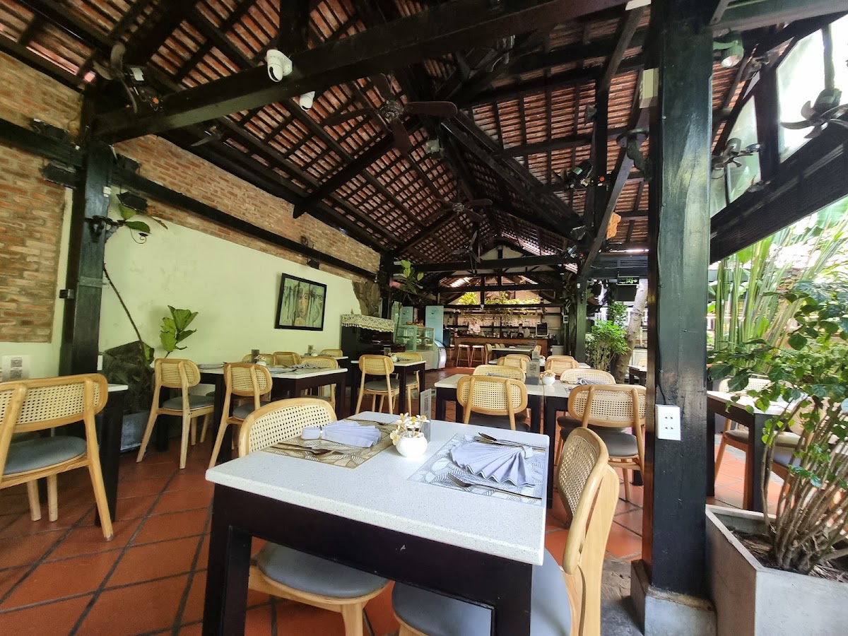 AVOCADO Resto & Cafe - Photo 5