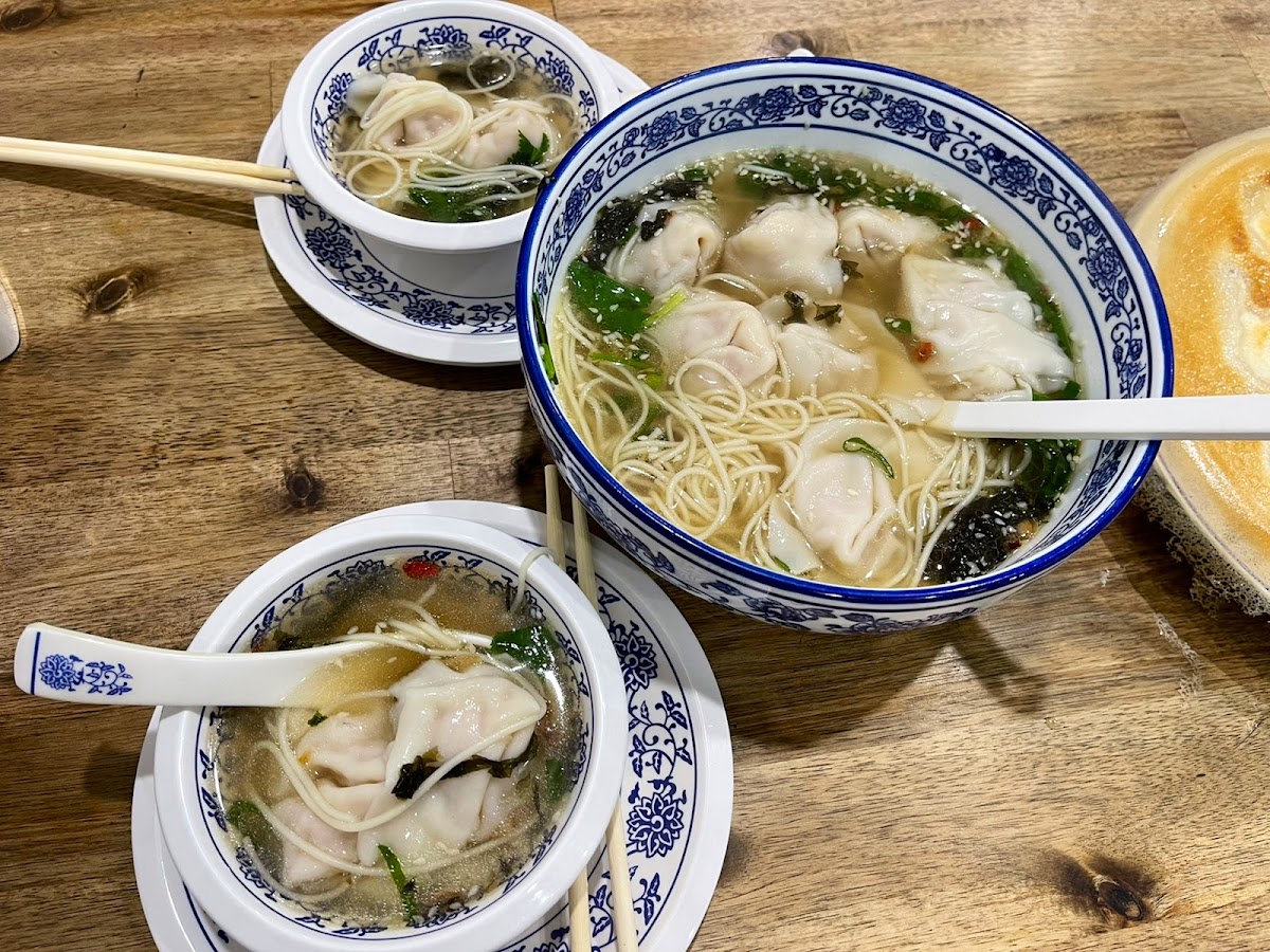 Dumpling Noodles Restaurant - Photo 2