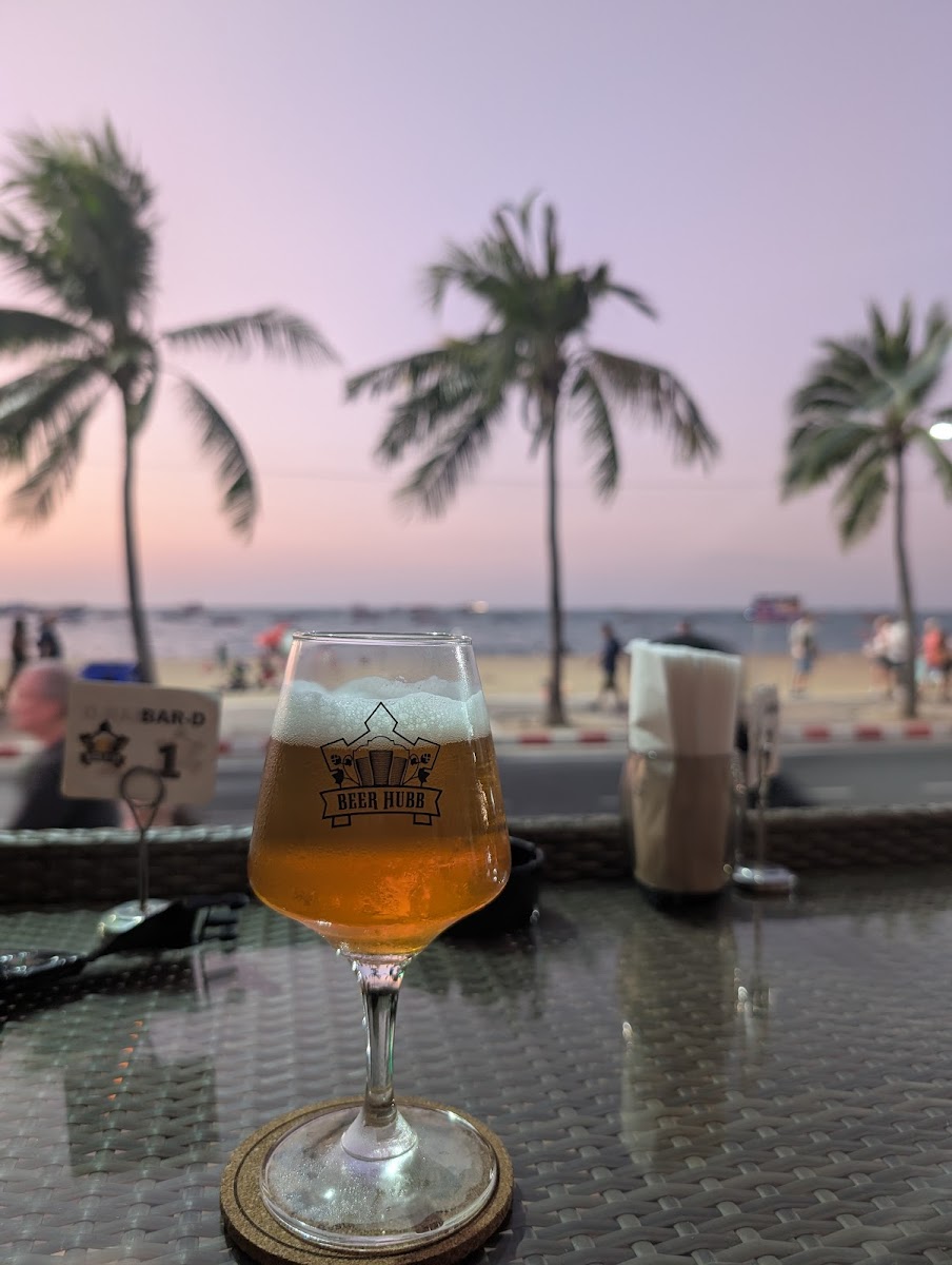 Beer Hubb (Pattaya Beach Road) - Photo 4