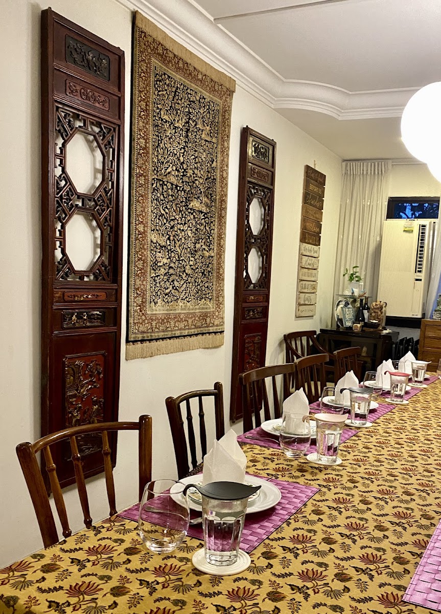Nonya Bong The Peranakan