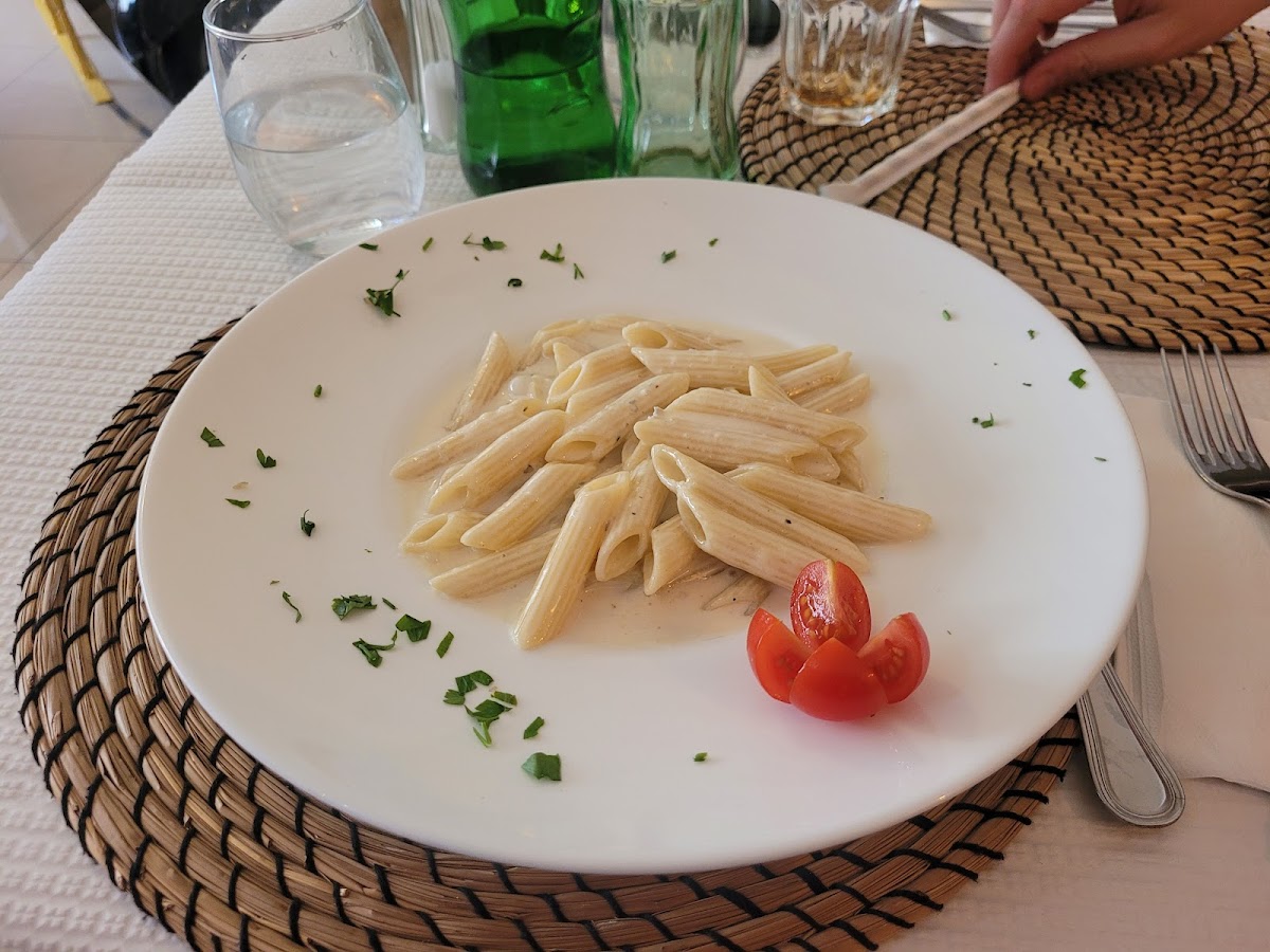 California Restorante Pizzeria - Photo 6