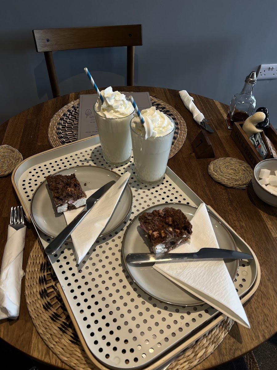 CHINWAGS CAFE - Photo 9