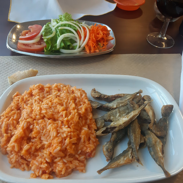 Arroz de Tomate E Carapaus Fritos