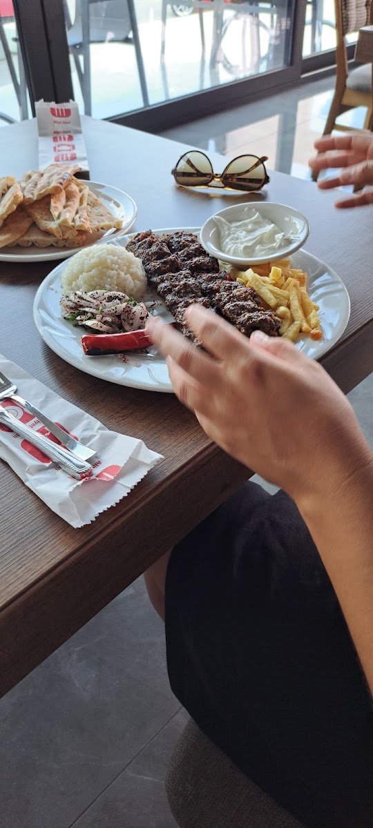 Dört Kardeşler Restaurant - Photo 4