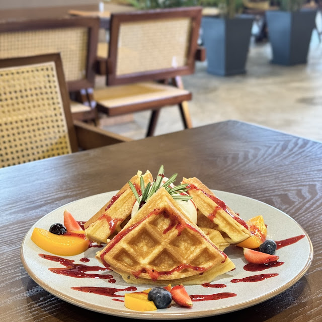 Mix Fruits Waffle
