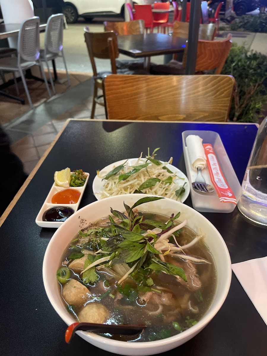 90 plus Vietnamese Restaurant - Photo 3