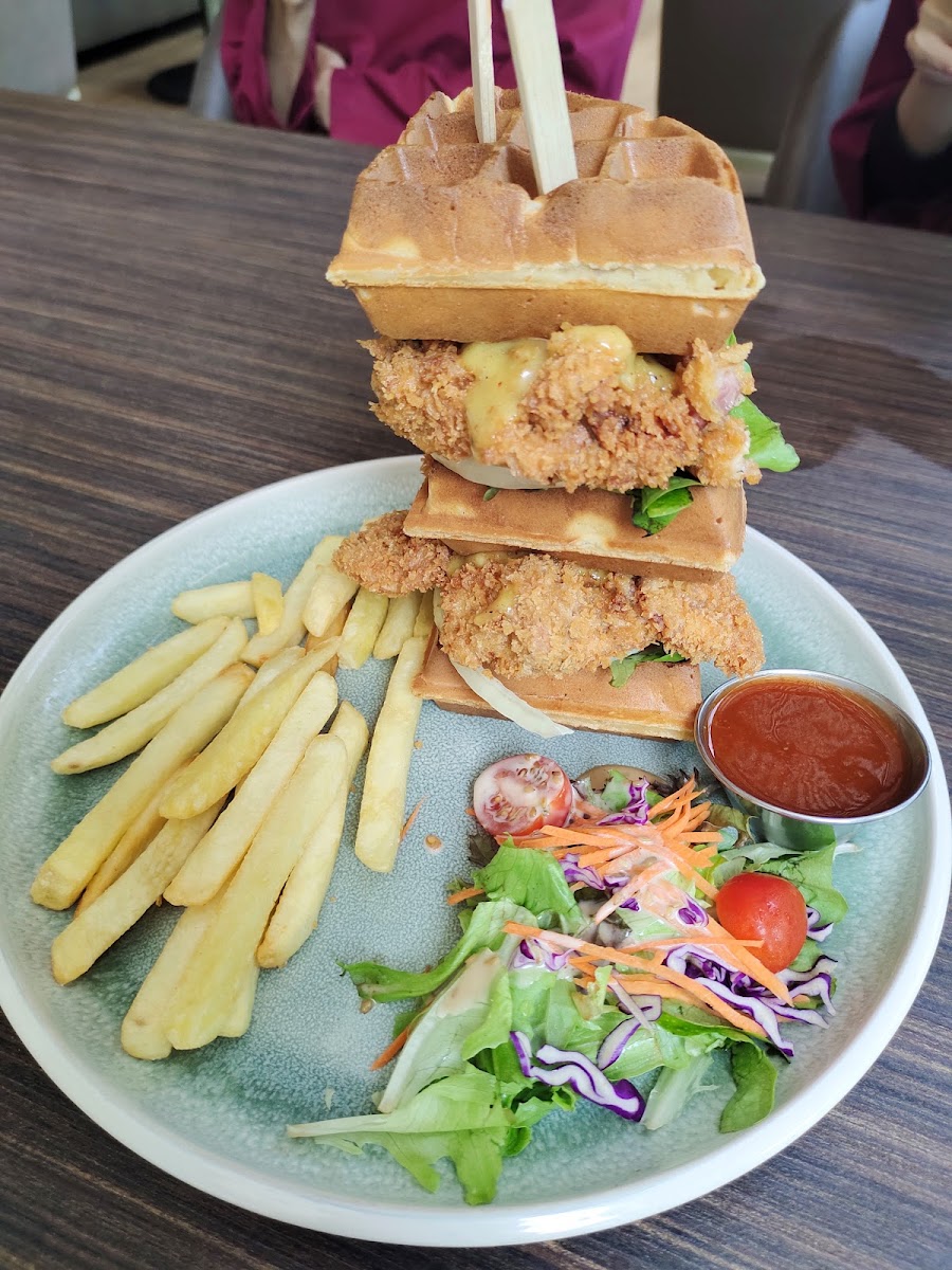 MEJA Cafe Sutera Utama - Photo 6