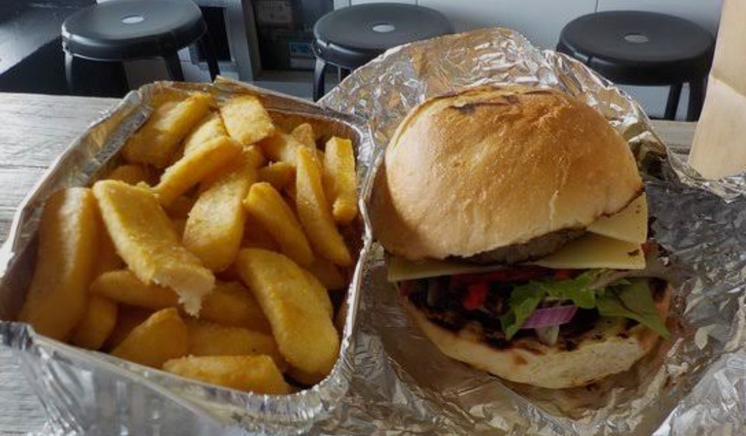 Harding's Burger Joint Brunswick - Photo 6