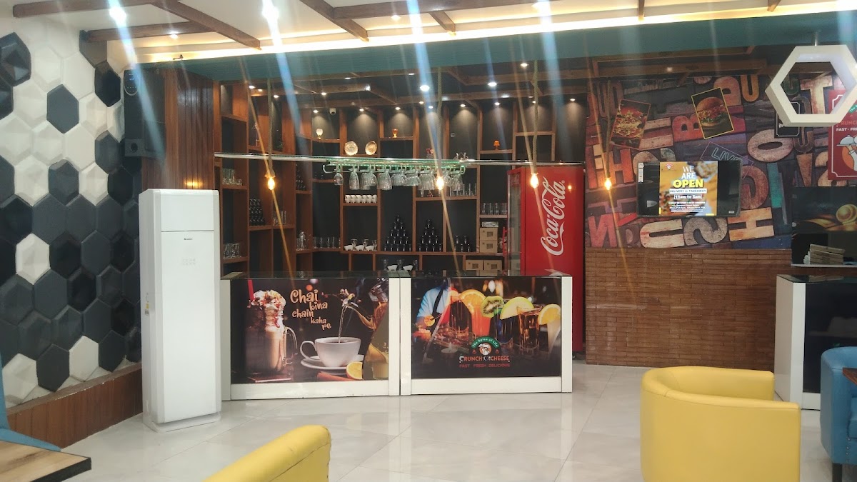 Crunch N Cheese - Photo 6
