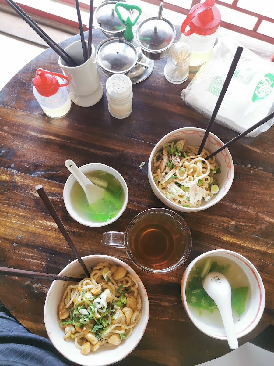 Fu Shou Noodle Club - Photo 9