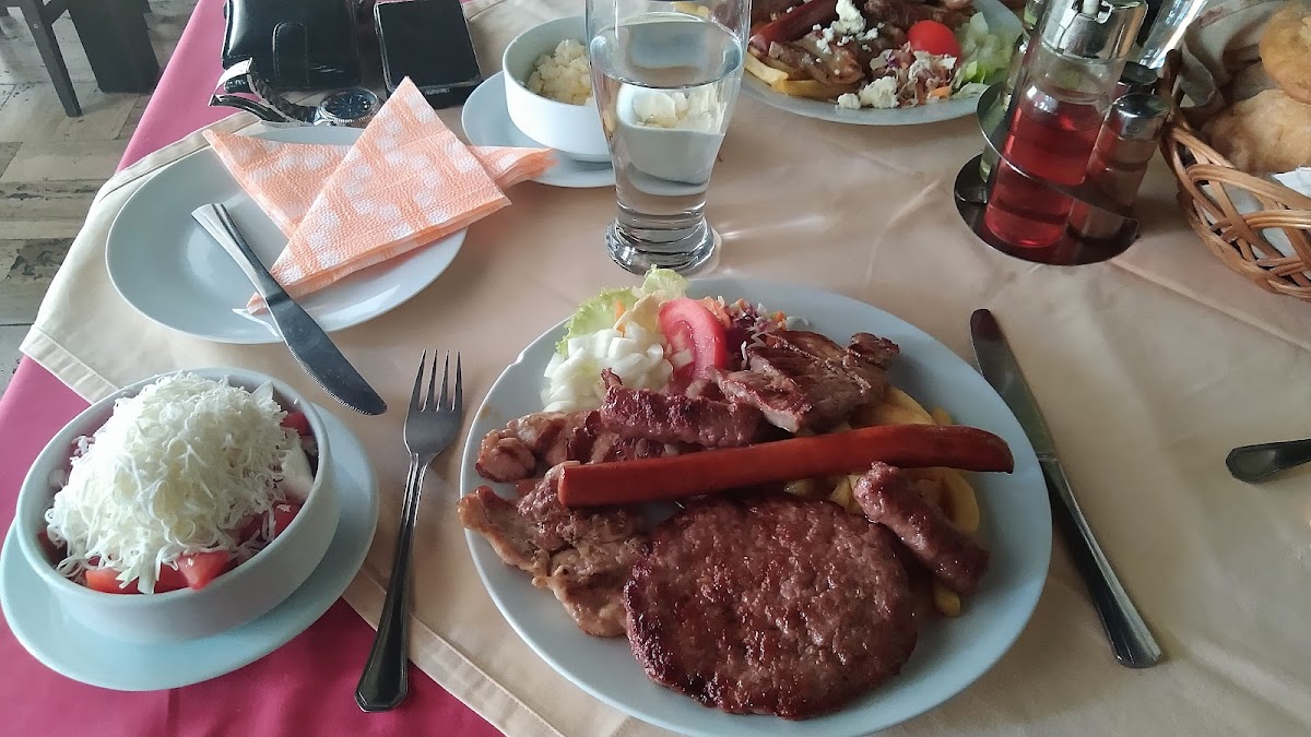 Hatarcsarda - Photo 1
