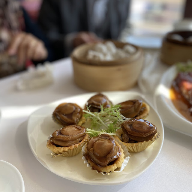 鮮蝦炸雲吞 南非鮑魚酥