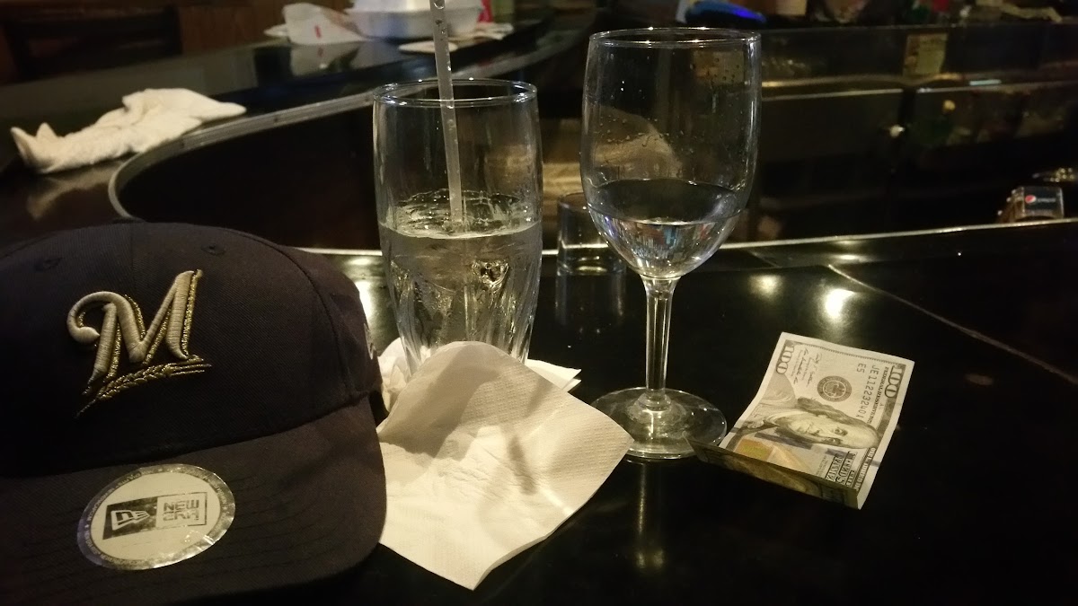Catfish Lounge - Photo 1