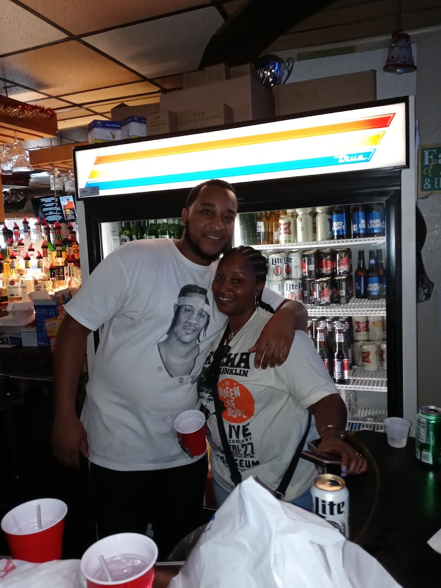 Catfish Lounge - Photo 2