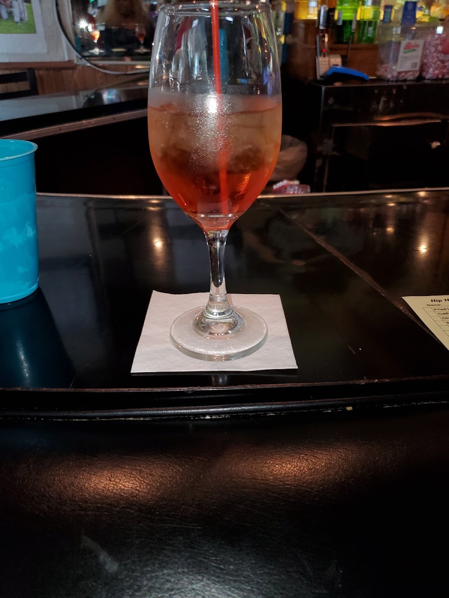 Catfish Lounge - Photo 8