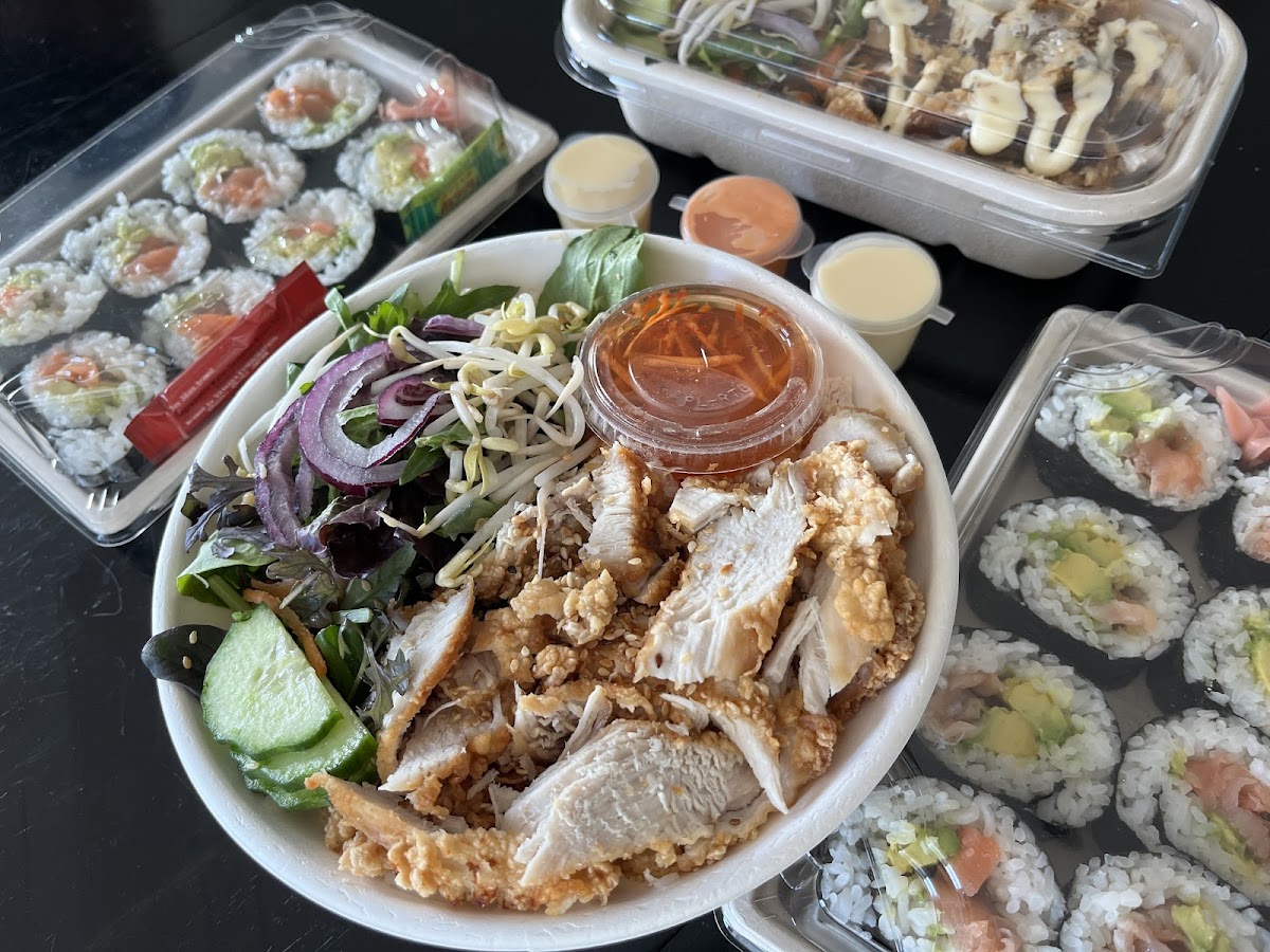 The Reef coffee & sushi bar - Photo 3