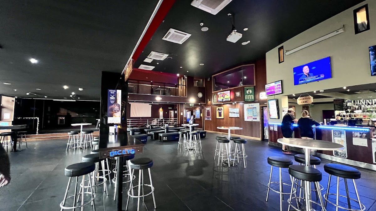 Dicey's Bar And Grill