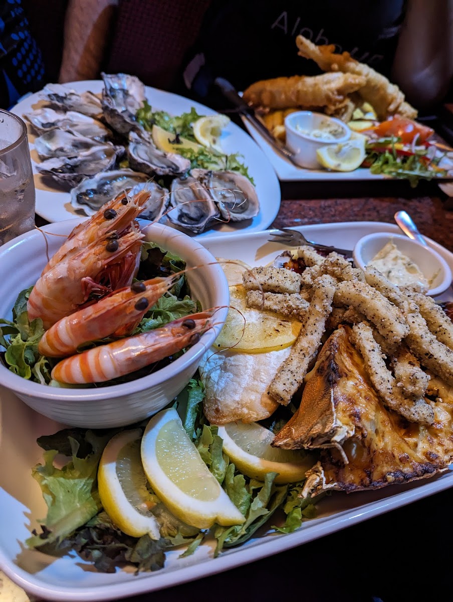 Dicey's Bar And Grill - Photo 5