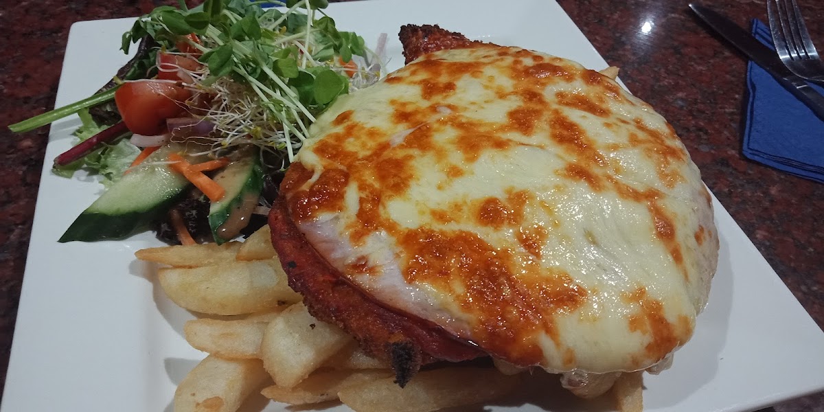 Dicey's Bar And Grill - Photo 8