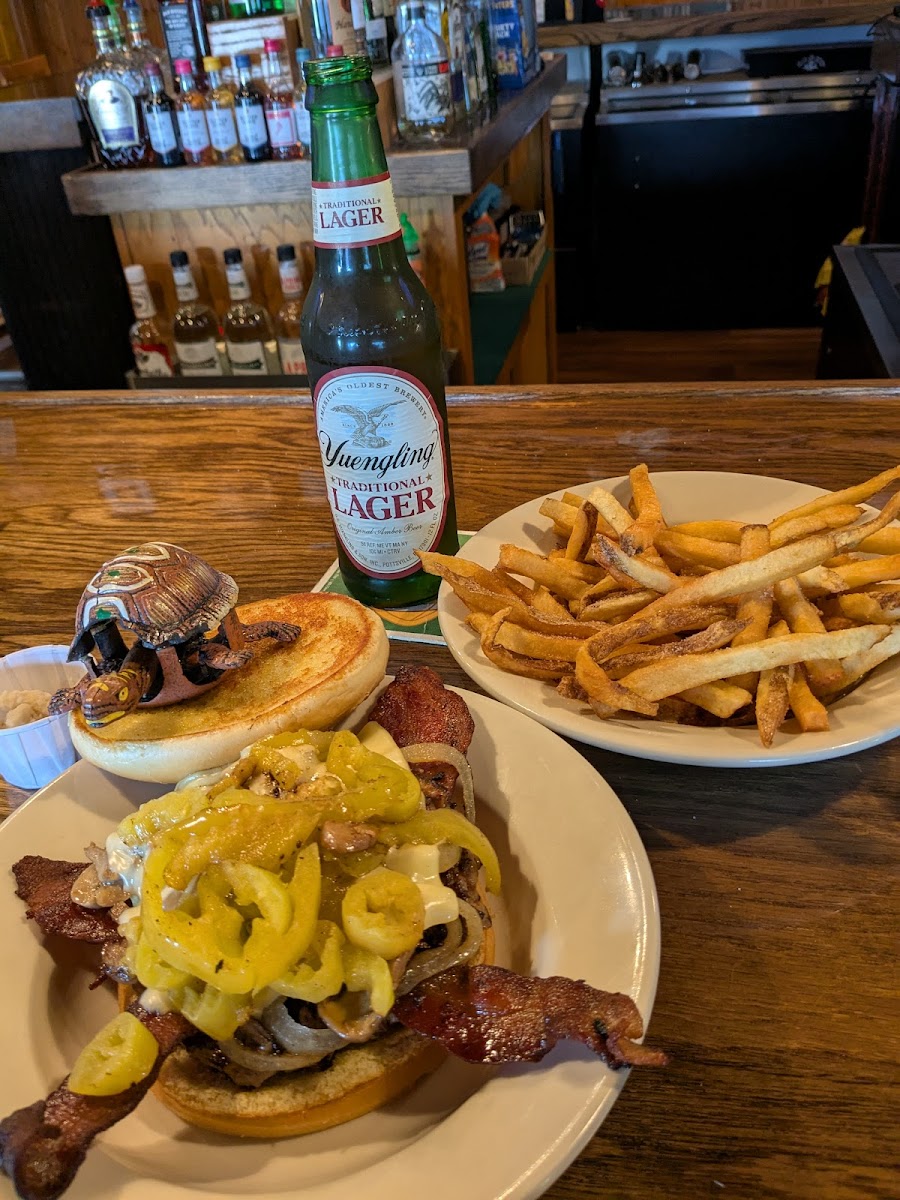 LaGrange Tavern - Photo 2