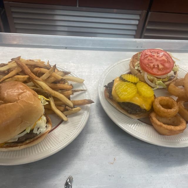 Hamburger and Cheeseburger