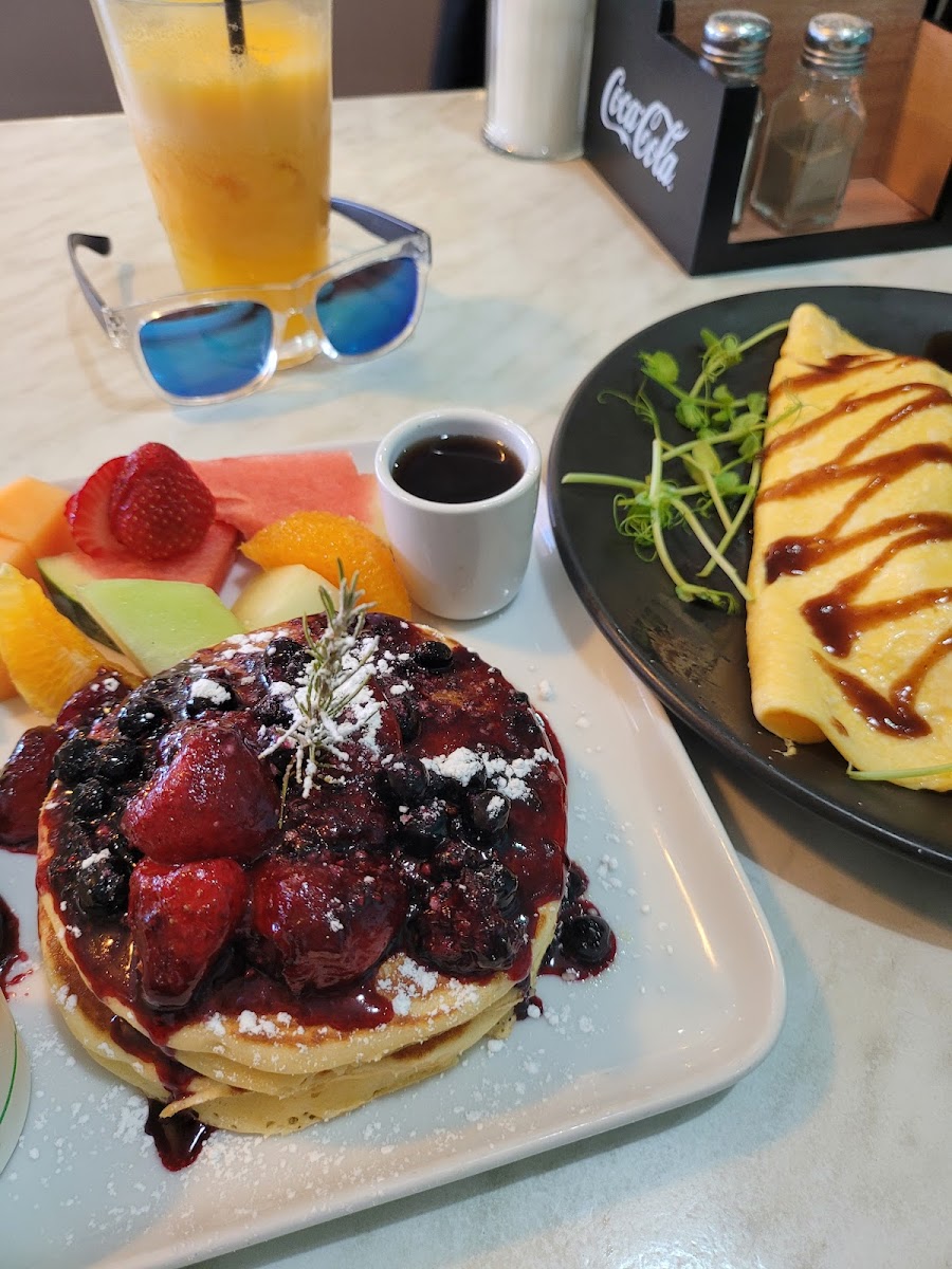 Mulberries Cafe - Photo 9