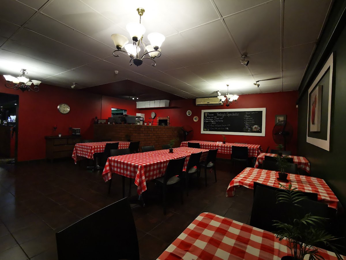 Franki Bananaz Hayfields inc. Scoozi's Pizza - Photo 2