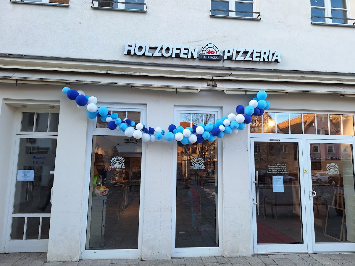 Holzofen Pizza La Piazza